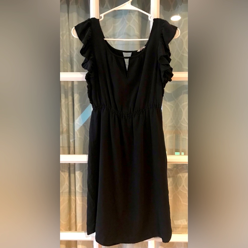 Fossil size XS keyhole type black fluttery dress, modest but also attractive!